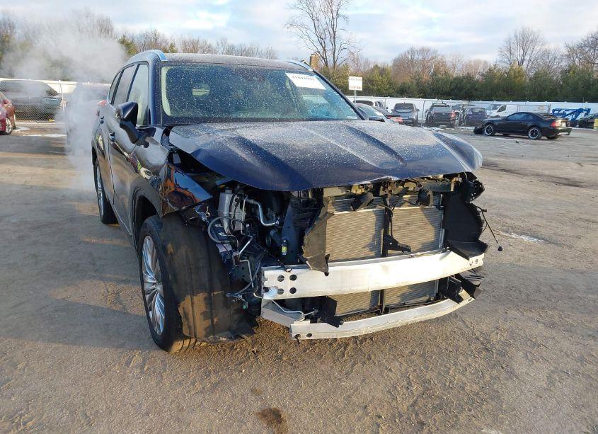 Photo 6 of 2022 Toyota Highlander PLATINUM (VIN 5TDFZRBH1NS229671)