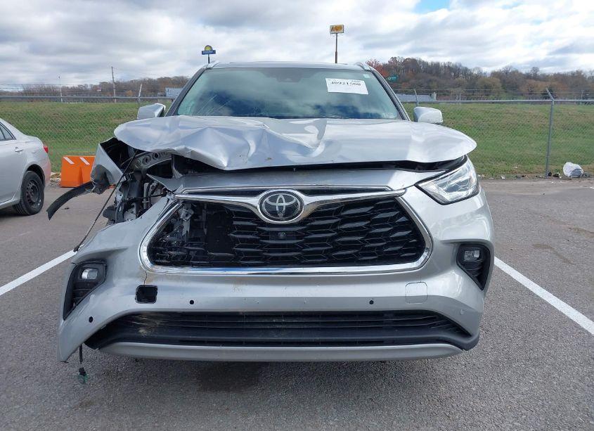 Photo 12 of 2021 Toyota Highlander PLATINUM (VIN 5TDFZRBH2MS079651)