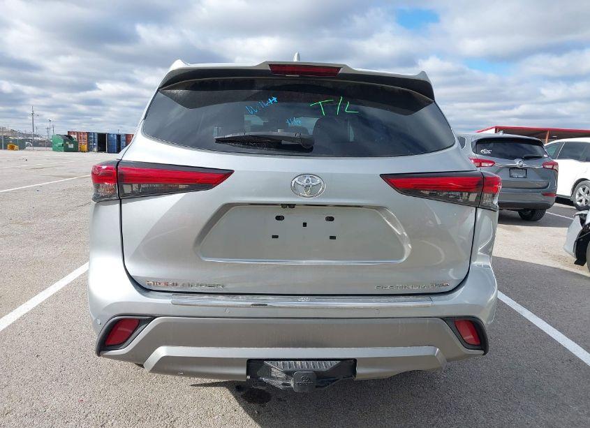 Photo 16 of 2021 Toyota Highlander PLATINUM (VIN 5TDFZRBH2MS079651)