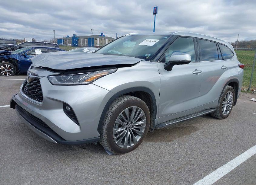 Photo 2 of 2021 Toyota Highlander PLATINUM (VIN 5TDFZRBH2MS079651)
