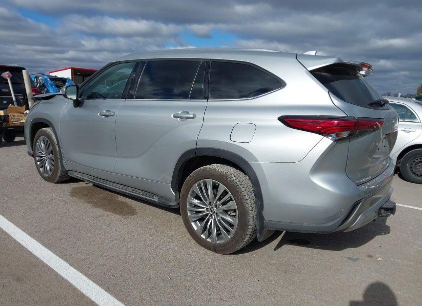Photo 3 of 2021 Toyota Highlander PLATINUM (VIN 5TDFZRBH2MS079651)