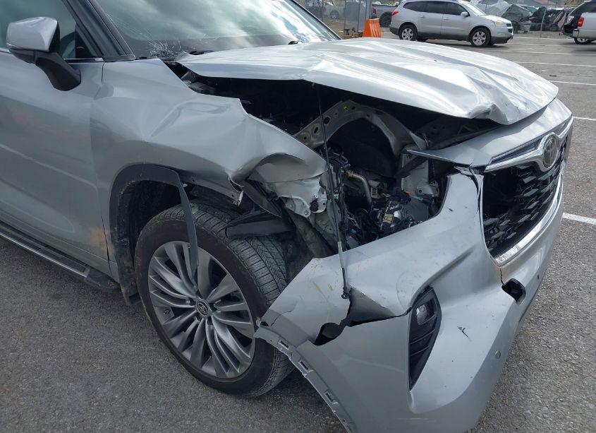 Photo 6 of 2021 Toyota Highlander PLATINUM (VIN 5TDFZRBH2MS079651)