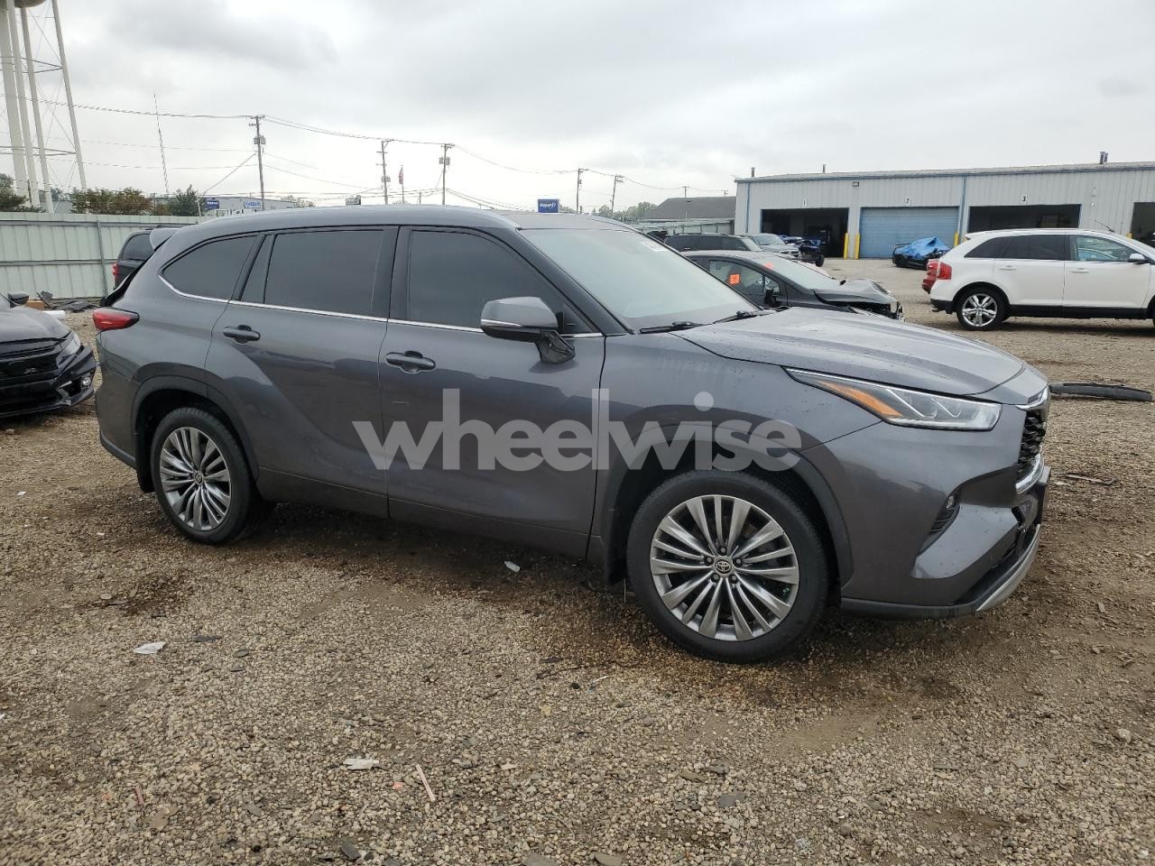 Photo 4 of 2021 TOYOTA HIGHLANDER PLATINUM (VIN 5TDFZRBH2MS087345)