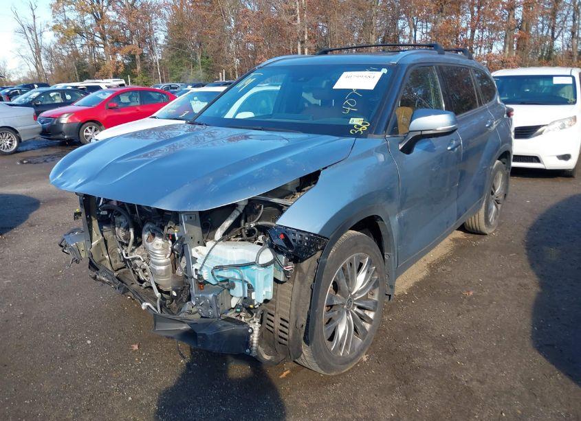 Photo 2 of 2021 Toyota Highlander PLATINUM (VIN 5TDFZRBH2MS144529)