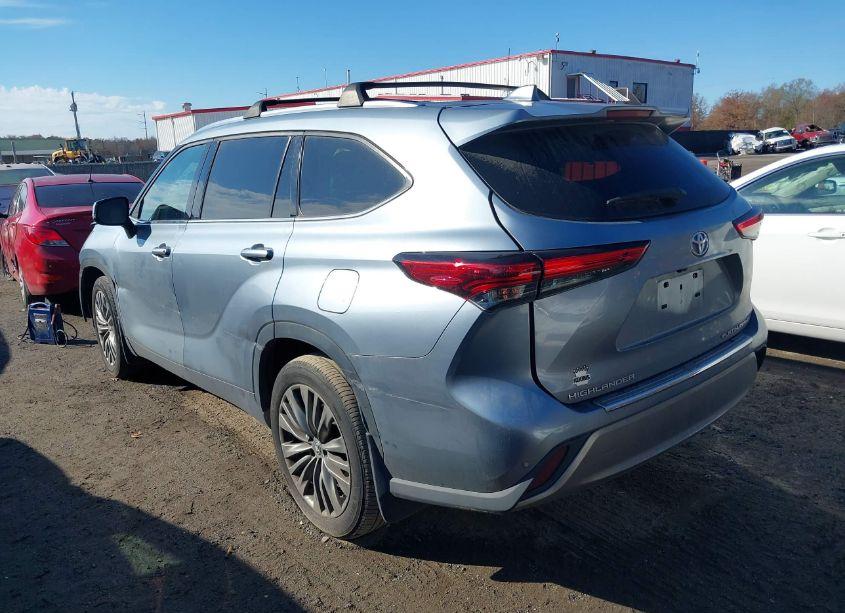 Photo 3 of 2021 Toyota Highlander PLATINUM (VIN 5TDFZRBH2MS144529)