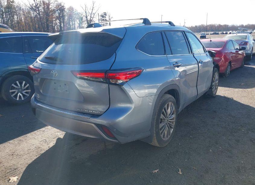 Photo 4 of 2021 Toyota Highlander PLATINUM (VIN 5TDFZRBH2MS144529)