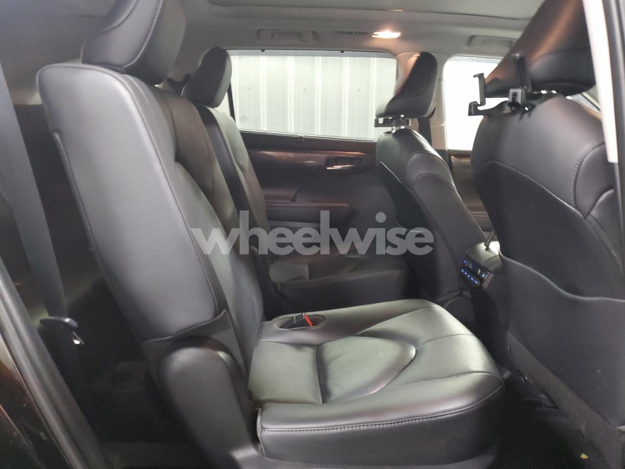 Photo 11 of 2020 TOYOTA HIGHLANDER PLATINUM (VIN 5TDFZRBH4LS044883)