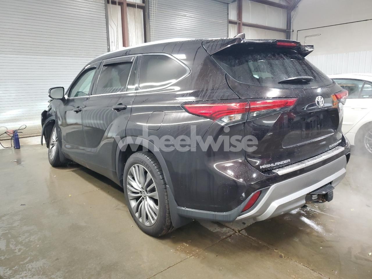 Photo 2 of 2020 TOYOTA HIGHLANDER PLATINUM (VIN 5TDFZRBH4LS044883)