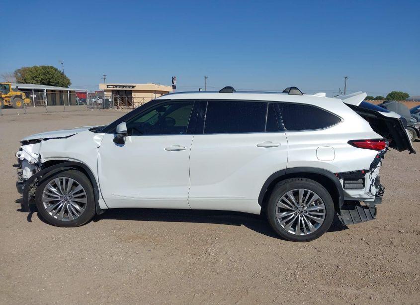 Photo 15 of 2022 Toyota Highlander PLATINUM (VIN 5TDFZRBH4NS238462)