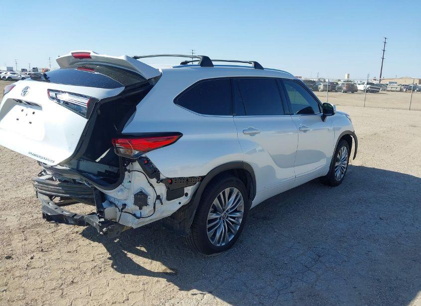 Photo 4 of 2022 Toyota Highlander PLATINUM (VIN 5TDFZRBH4NS238462)