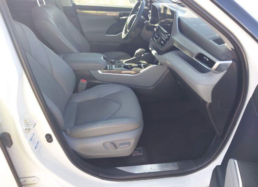 Photo 5 of 2022 Toyota Highlander PLATINUM (VIN 5TDFZRBH4NS238462)
