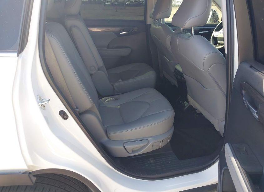 Photo 8 of 2022 Toyota Highlander PLATINUM (VIN 5TDFZRBH4NS238462)