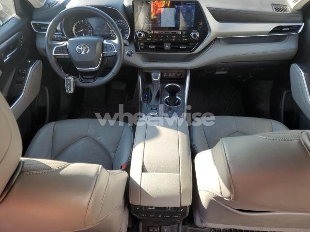 Photo 4 of 2022 TOYOTA HIGHLANDER PLATINUM (VIN 5TDFZRBH4NS250563)