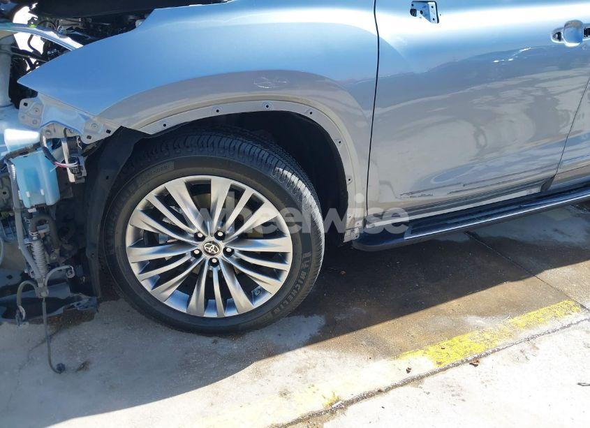 Photo 19 of 2021 Toyota Highlander PLATINUM (VIN 5TDFZRBH5MS095732)