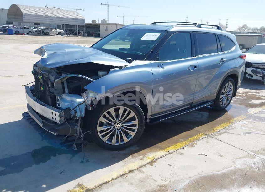 Photo 2 of 2021 Toyota Highlander PLATINUM (VIN 5TDFZRBH5MS095732)