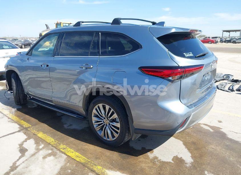 Photo 3 of 2021 Toyota Highlander PLATINUM (VIN 5TDFZRBH5MS095732)