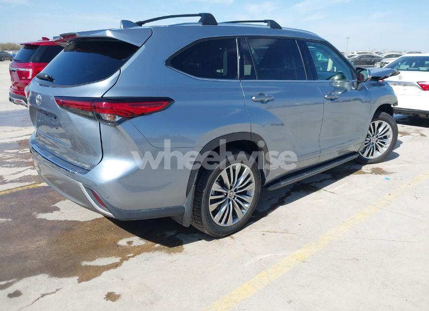 Photo 4 of 2021 Toyota Highlander PLATINUM (VIN 5TDFZRBH5MS095732)