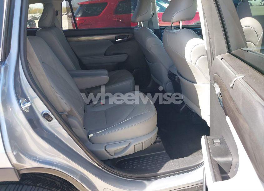 Photo 8 of 2021 Toyota Highlander PLATINUM (VIN 5TDFZRBH5MS095732)