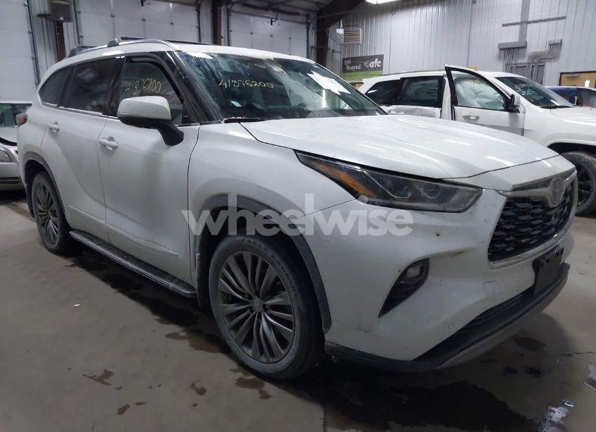 2022 Toyota Highlander PLATINUM (VIN 5TDFZRBH5NS203414) main photo