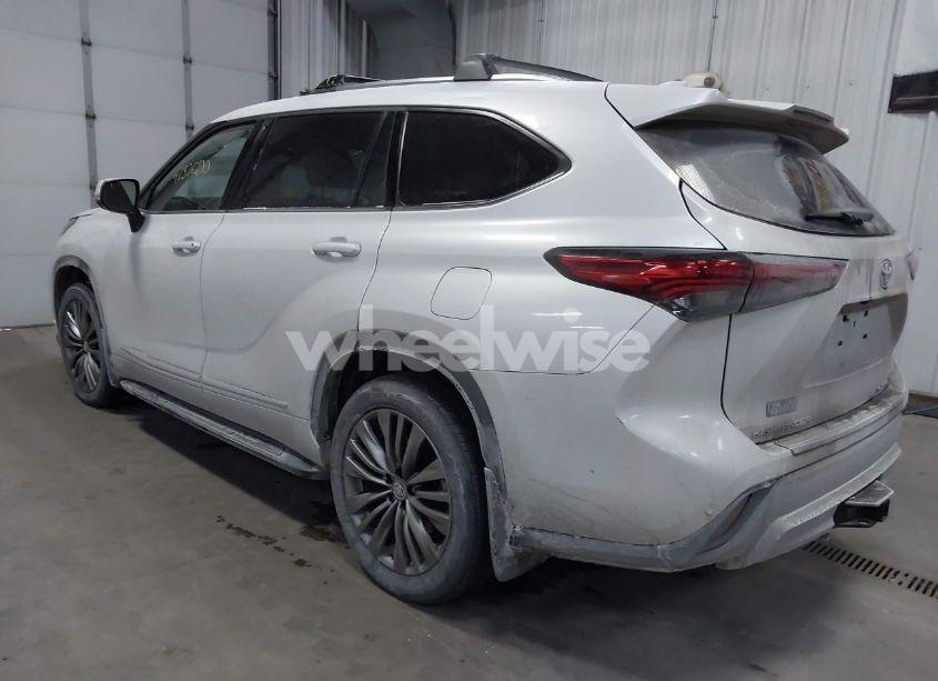 Photo 3 of 2022 Toyota Highlander PLATINUM (VIN 5TDFZRBH5NS203414)