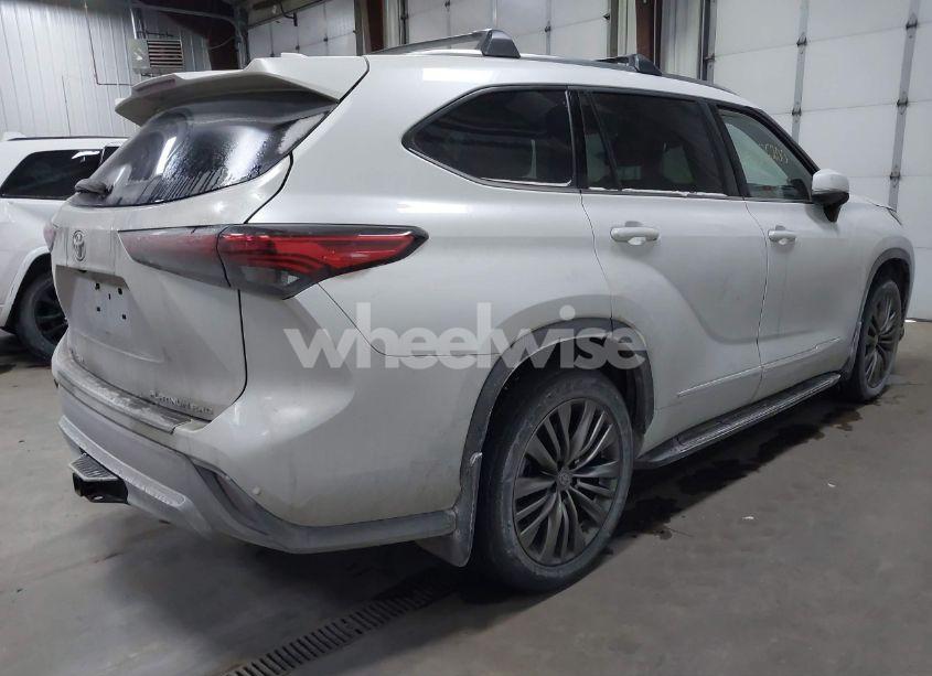 Photo 4 of 2022 Toyota Highlander PLATINUM (VIN 5TDFZRBH5NS203414)