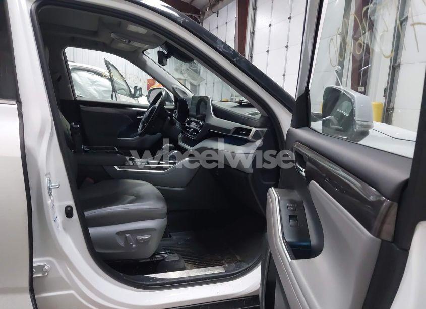 Photo 5 of 2022 Toyota Highlander PLATINUM (VIN 5TDFZRBH5NS203414)