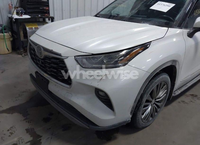 Photo 6 of 2022 Toyota Highlander PLATINUM (VIN 5TDFZRBH5NS203414)