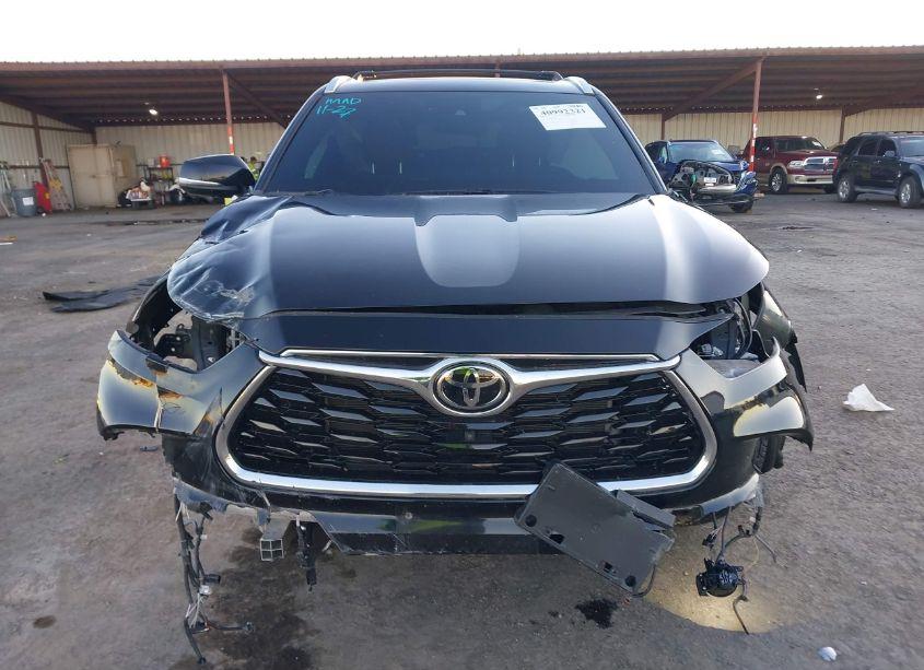 Photo 13 of 2022 Toyota Highlander PLATINUM (VIN 5TDFZRBH6NS256039)