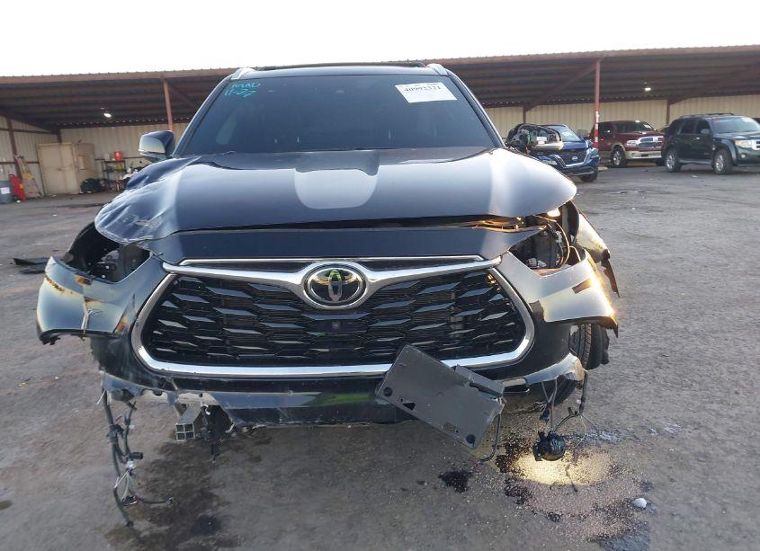 Photo 6 of 2022 Toyota Highlander PLATINUM (VIN 5TDFZRBH6NS256039)