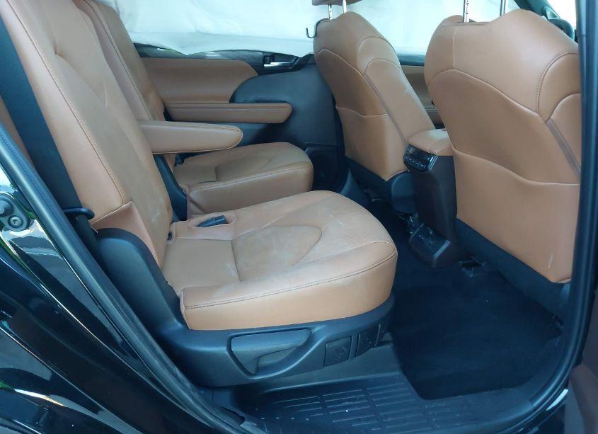 Photo 8 of 2022 Toyota Highlander PLATINUM (VIN 5TDFZRBH6NS256039)