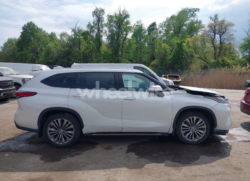 Photo 13 of 2021 Toyota Highlander PLATINUM (VIN 5TDFZRBH7MS109498)