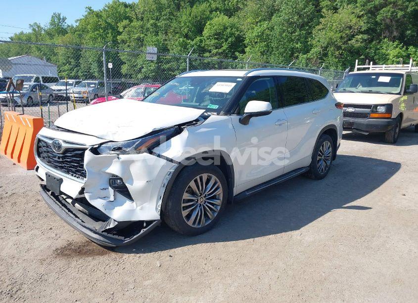 Photo 2 of 2021 Toyota Highlander PLATINUM (VIN 5TDFZRBH7MS109498)