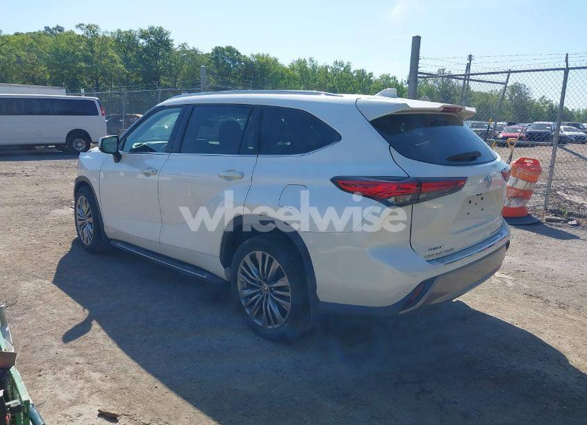 Photo 3 of 2021 Toyota Highlander PLATINUM (VIN 5TDFZRBH7MS109498)