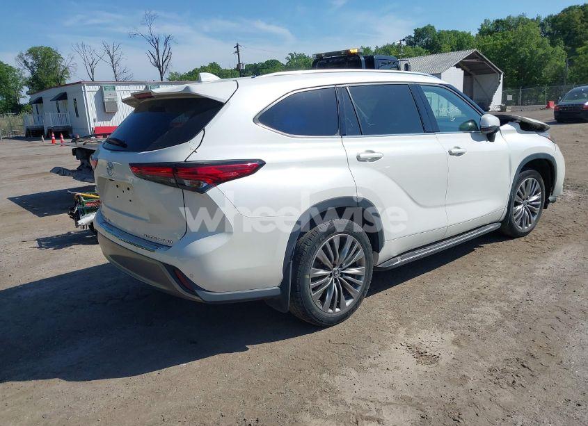 Photo 4 of 2021 Toyota Highlander PLATINUM (VIN 5TDFZRBH7MS109498)