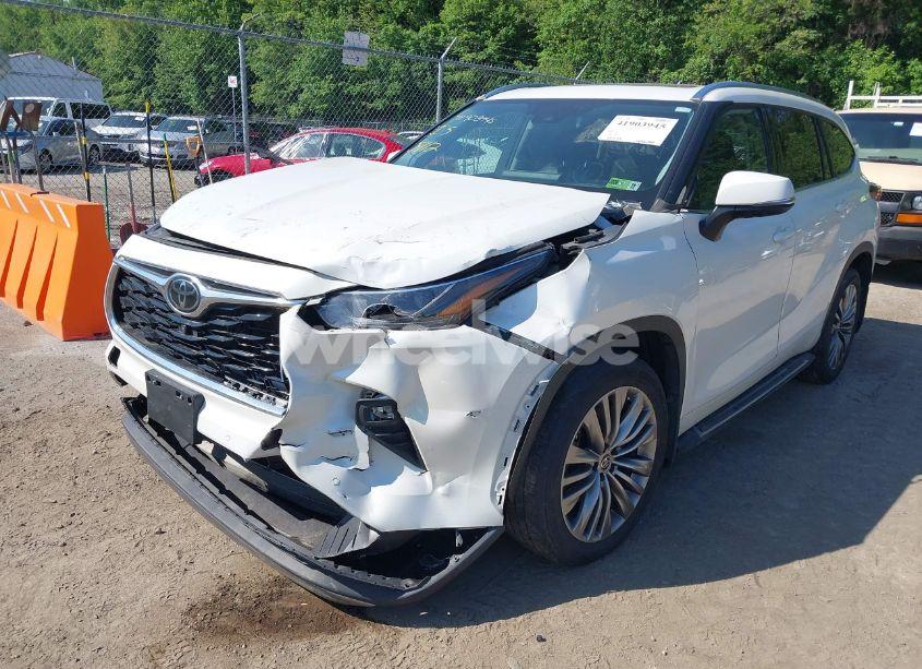 Photo 6 of 2021 Toyota Highlander PLATINUM (VIN 5TDFZRBH7MS109498)