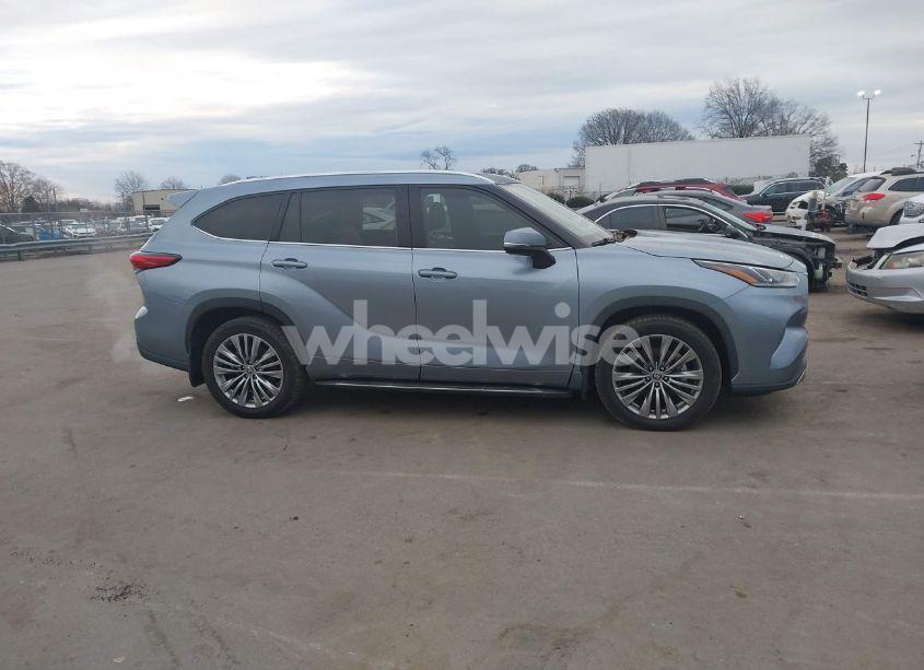 Photo 13 of 2021 Toyota Highlander PLATINUM (VIN 5TDFZRBH7MS123403)