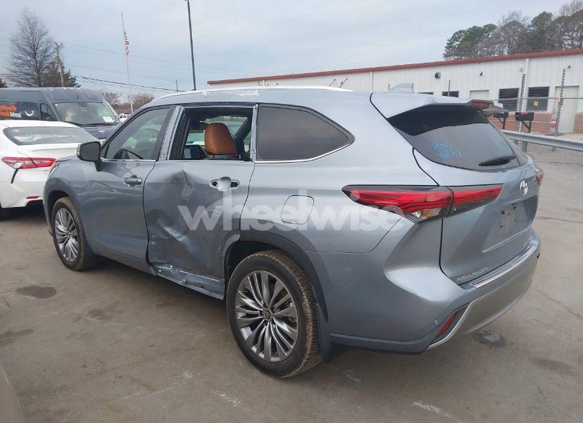 Photo 14 of 2021 Toyota Highlander PLATINUM (VIN 5TDFZRBH7MS123403)
