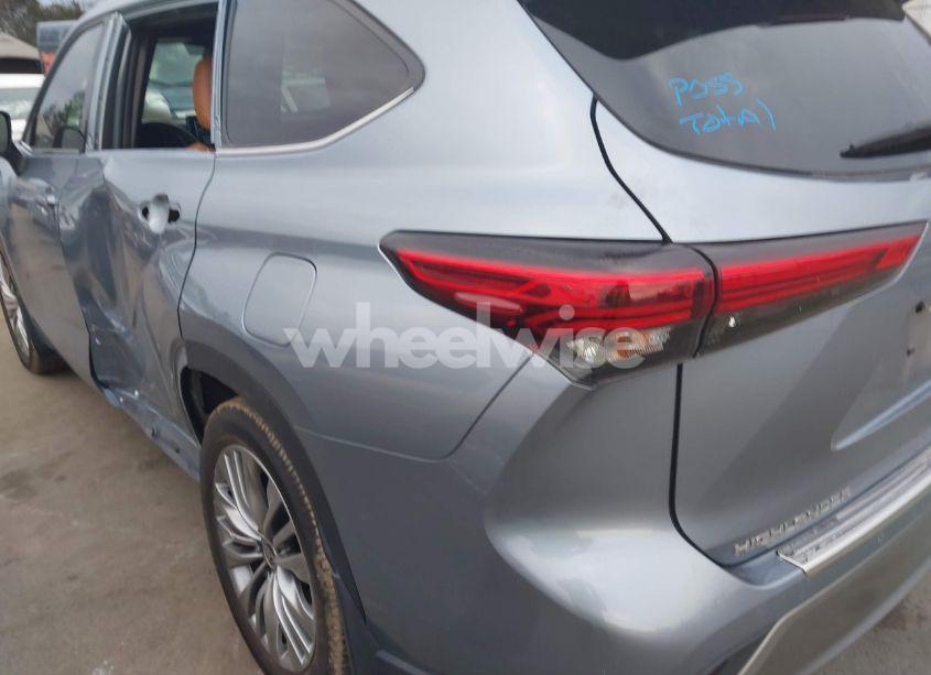 Photo 17 of 2021 Toyota Highlander PLATINUM (VIN 5TDFZRBH7MS123403)