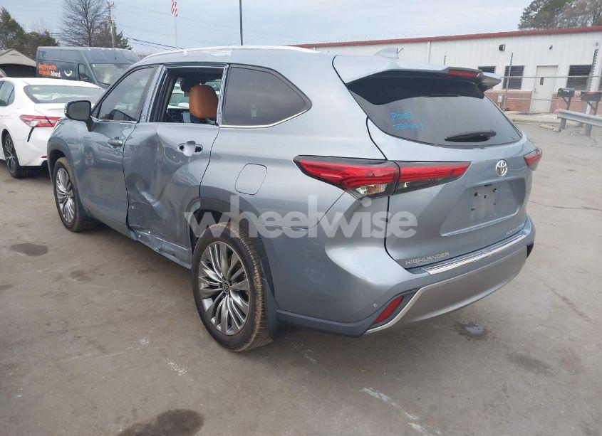 Photo 3 of 2021 Toyota Highlander PLATINUM (VIN 5TDFZRBH7MS123403)