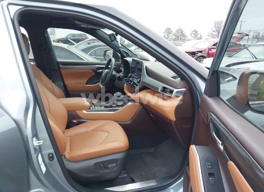 Photo 5 of 2021 Toyota Highlander PLATINUM (VIN 5TDFZRBH7MS123403)