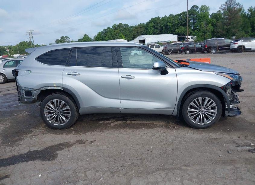 Photo 13 of 2021 Toyota Highlander PLATINUM (VIN 5TDFZRBH8MS148956)