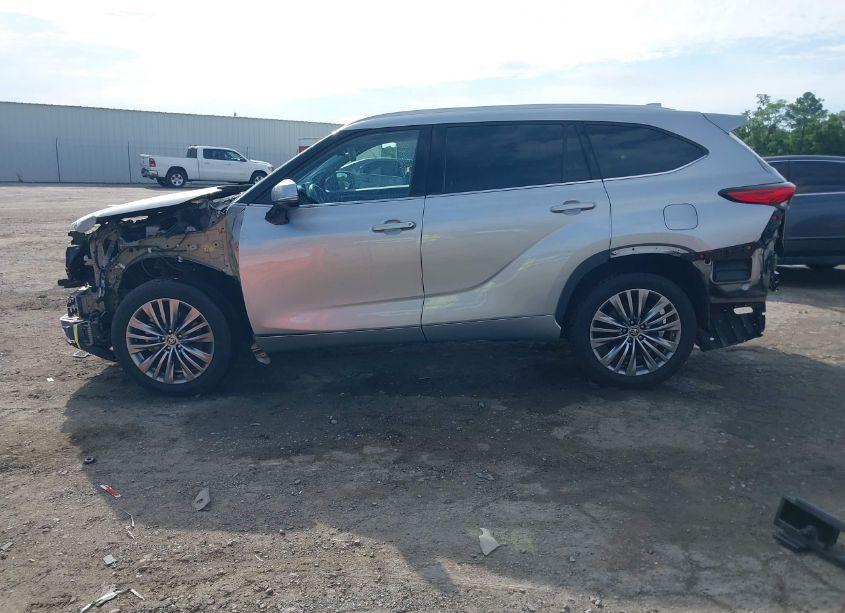 Photo 14 of 2021 Toyota Highlander PLATINUM (VIN 5TDFZRBH8MS148956)
