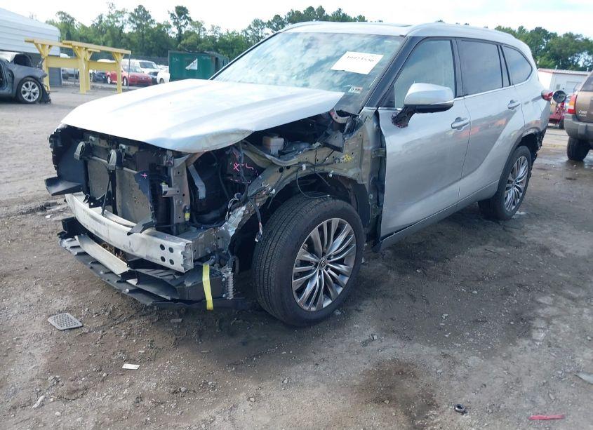 Photo 2 of 2021 Toyota Highlander PLATINUM (VIN 5TDFZRBH8MS148956)