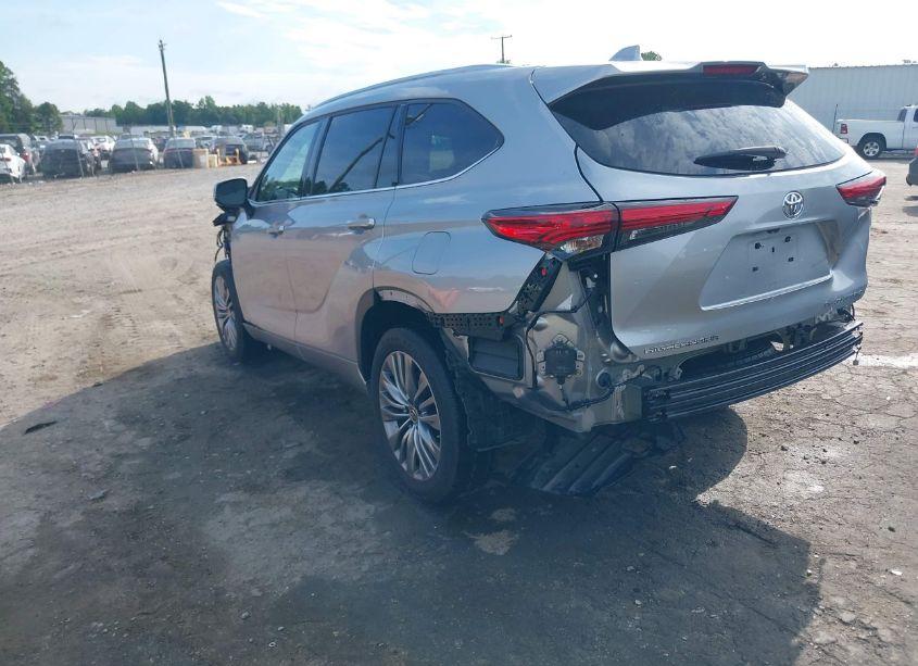 Photo 3 of 2021 Toyota Highlander PLATINUM (VIN 5TDFZRBH8MS148956)