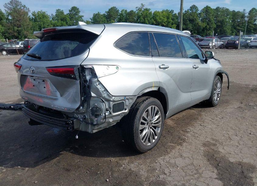 Photo 4 of 2021 Toyota Highlander PLATINUM (VIN 5TDFZRBH8MS148956)