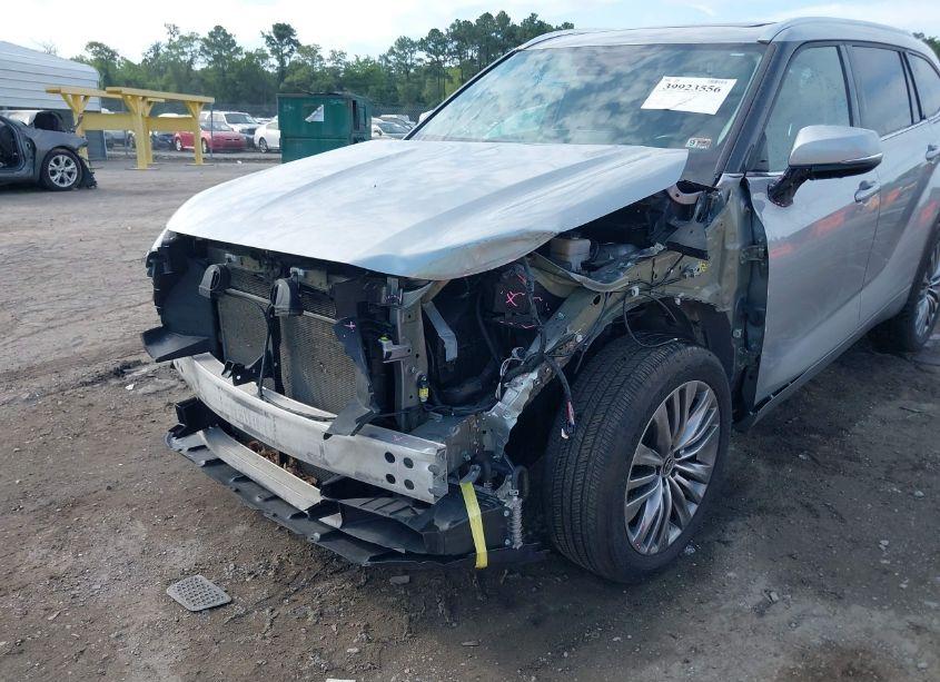 Photo 6 of 2021 Toyota Highlander PLATINUM (VIN 5TDFZRBH8MS148956)