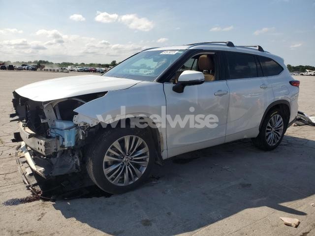 Photo 13 of 2022 TOYOTA HIGHLANDER PLATINUM (VIN 5TDFZRBH8NS184728)