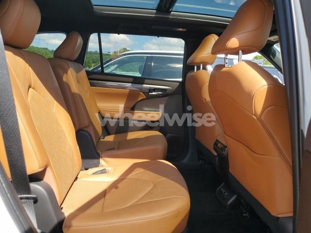 Photo 4 of 2022 TOYOTA HIGHLANDER PLATINUM (VIN 5TDFZRBH8NS184728)