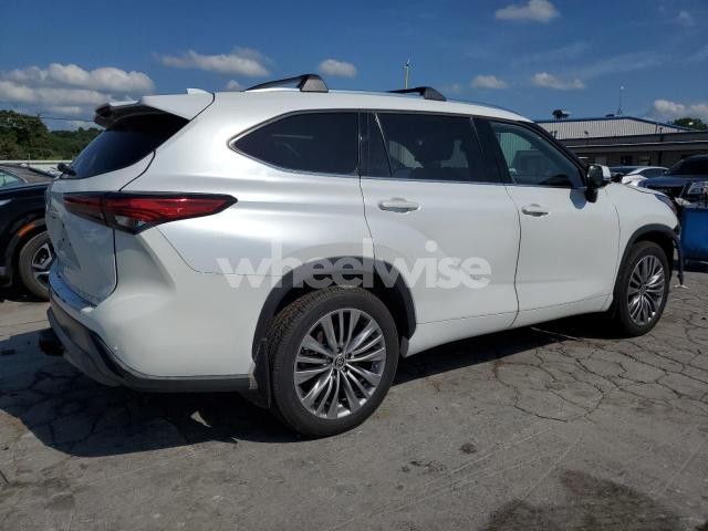 Photo 8 of 2022 TOYOTA HIGHLANDER PLATINUM (VIN 5TDFZRBH8NS184728)