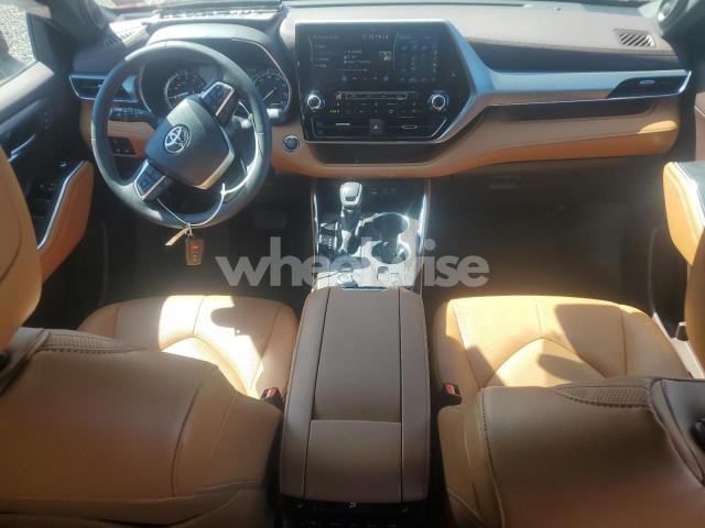 Photo 3 of 2022 TOYOTA HIGHLANDER PLATINUM (VIN 5TDFZRBH9NS221852)